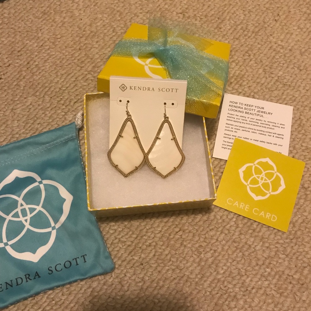 Kendra Scott ✨ Alexandra Statement Earrings Pearl